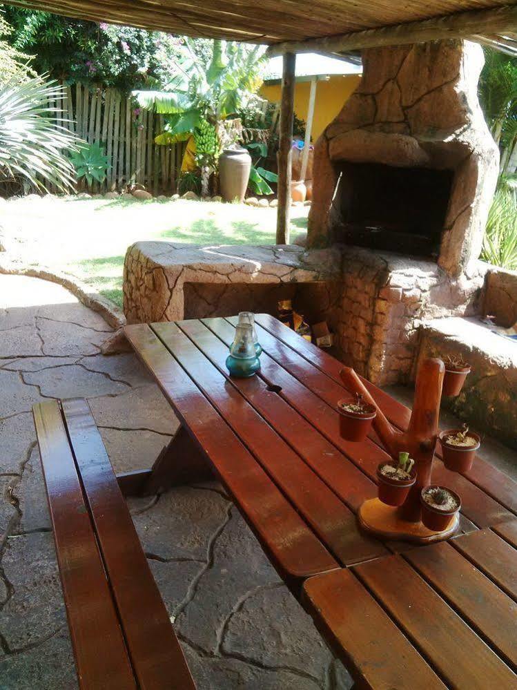 Flintstones Pensión Durban Exterior foto